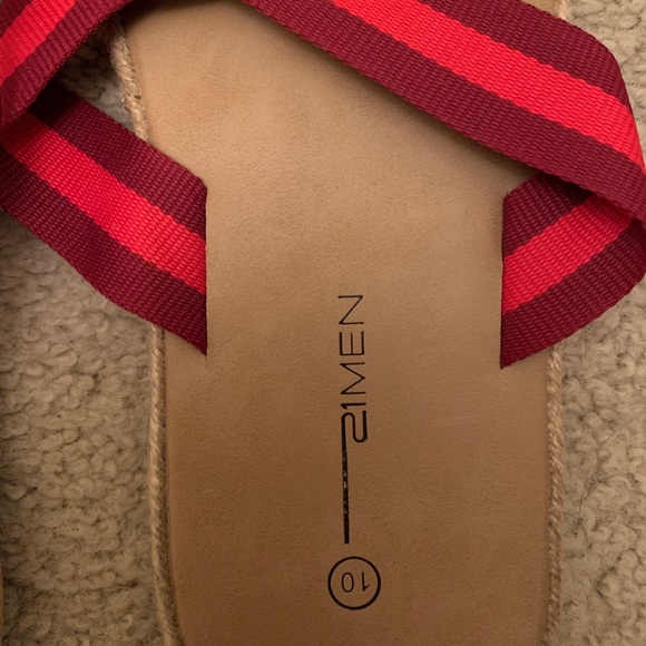 Size 10 flat flip flops - Picture 2 of 4